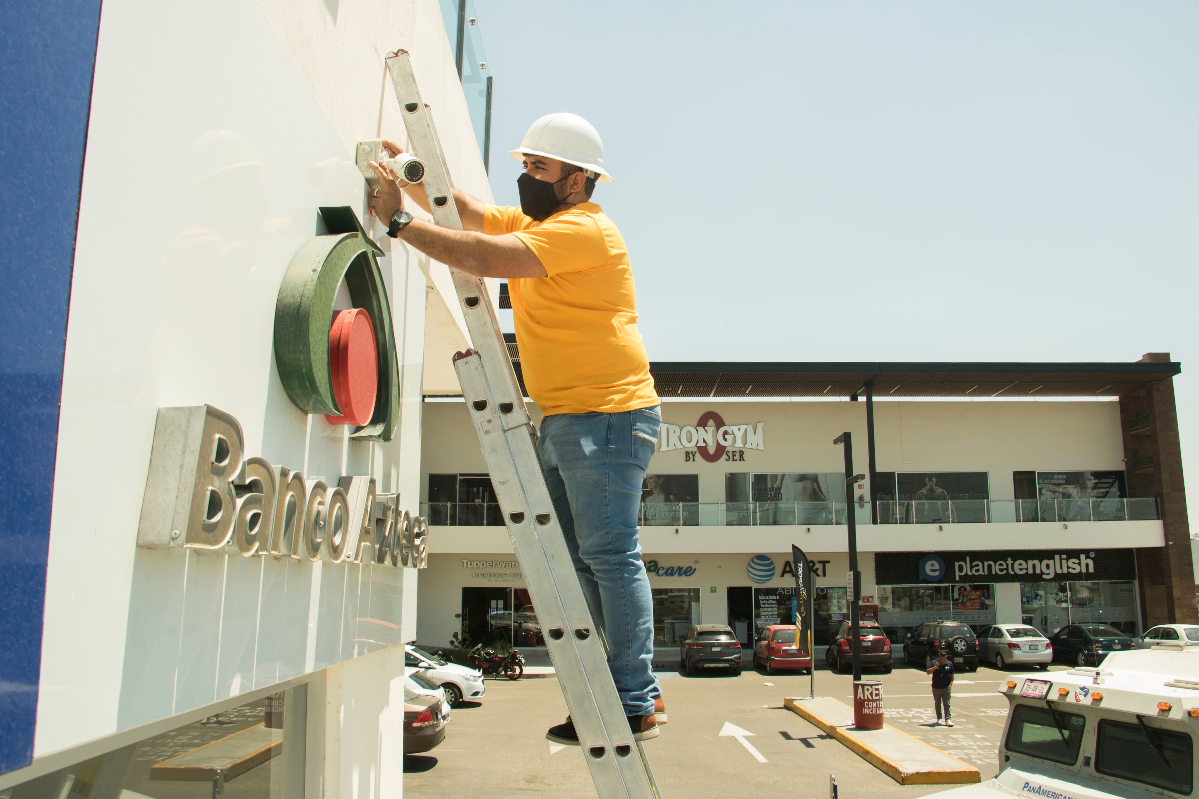 Colaboradores de Ingroup durante una implementación técnica.